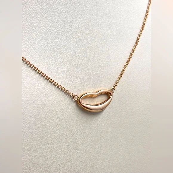 New, with no tag RCI necklace in of 14k rose gold.